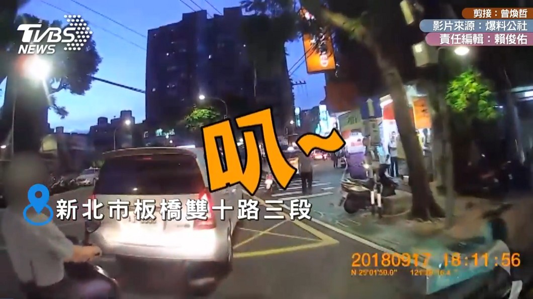 警察騎車亂切 駕駛按喇叭提醒被嗆:小違規也要講