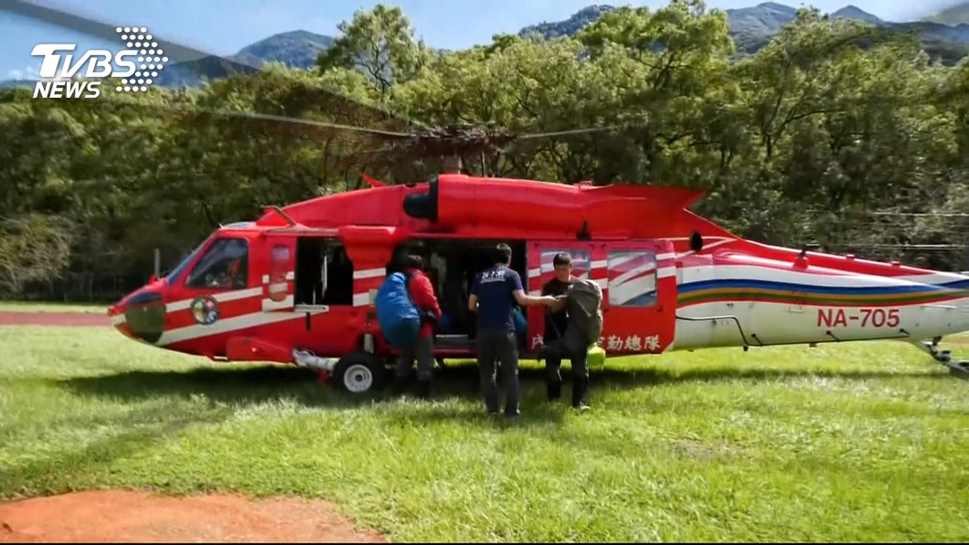 被放鳥遇颱風!受困警消怕到不敢睡 「錄遺言」登機淚崩