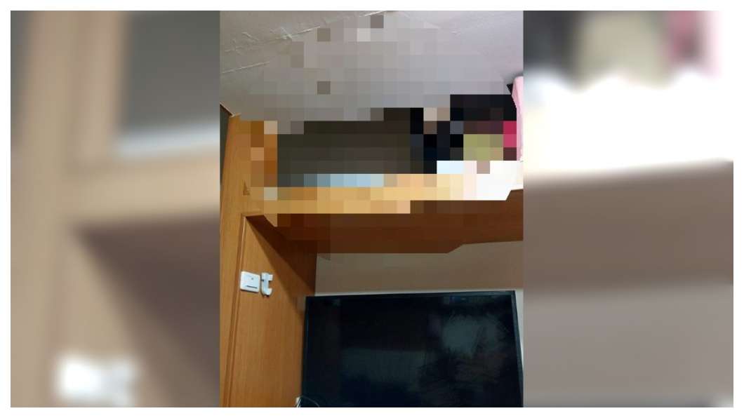 嚇傻!女子半夜玩平板 抬頭發現「有人」直盯著看