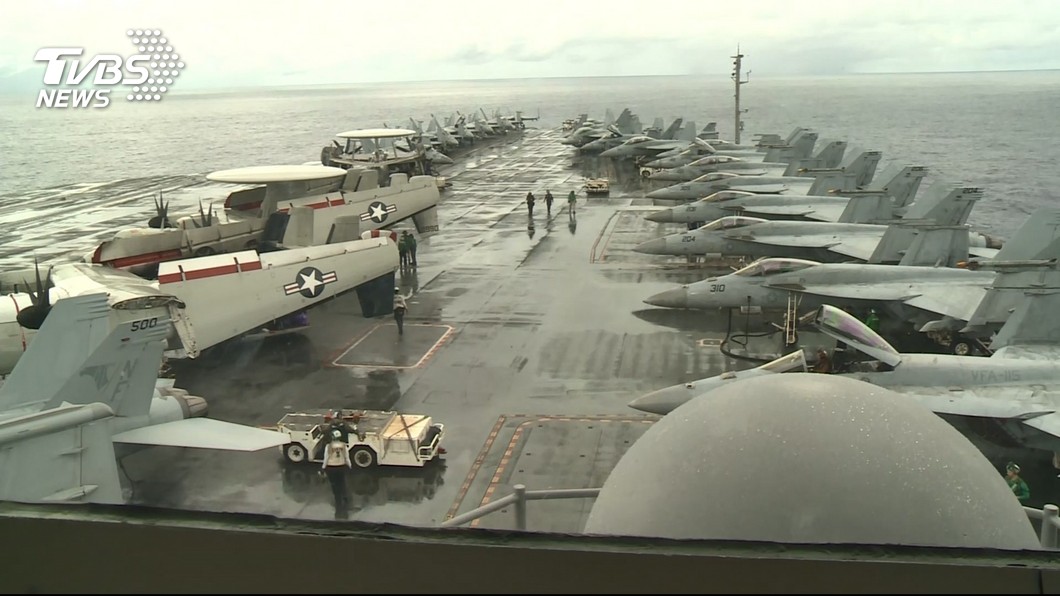 美軍航空母艦「雷根號」（USS Ronald Reagan）28日已駛入南海，航跡不斷往東北方向航行。（圖／TVBS）