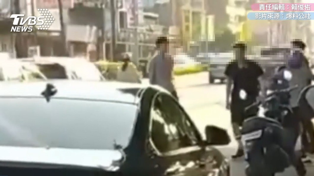 倒車險撞…騎士提醒被揍臉「說X小」 施暴男出面喊冤
