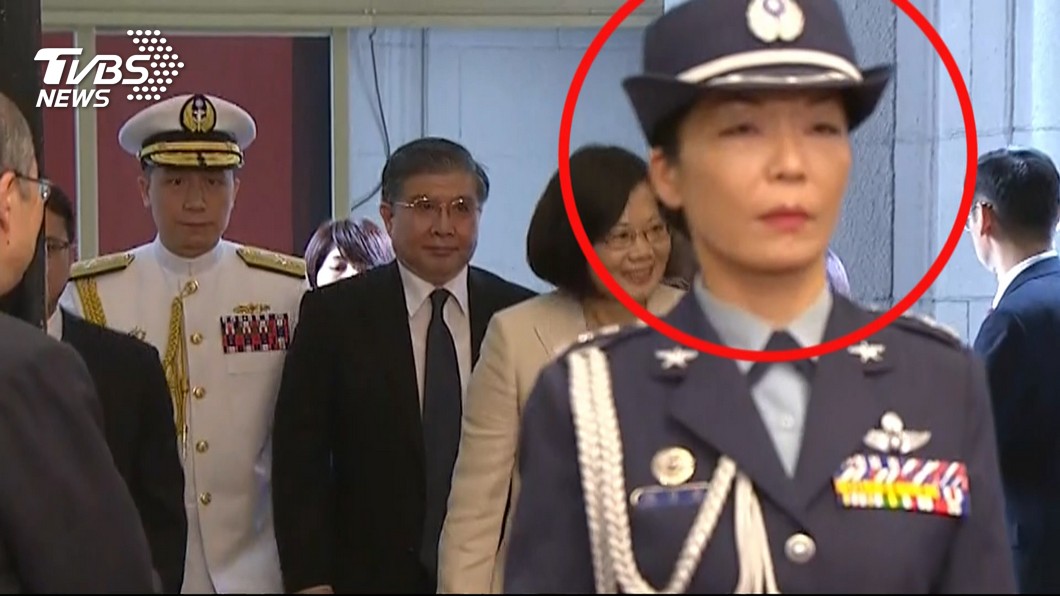 不倫女武官創下許多第一　開過「國軍最神秘飛機」
