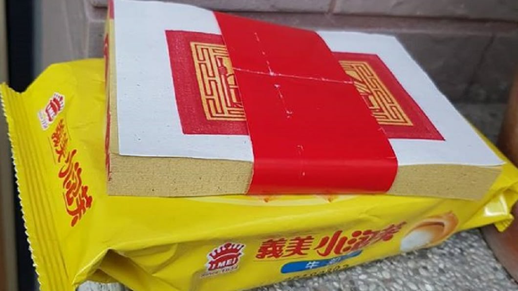 她返家驚見「金紙擺門口」 網友神解:是鄰居好意