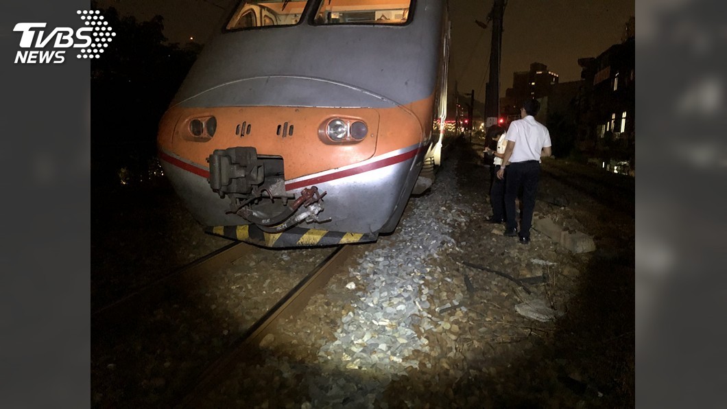 快訊/鶯歌站乘客昏倒 遭自強號列車擦撞