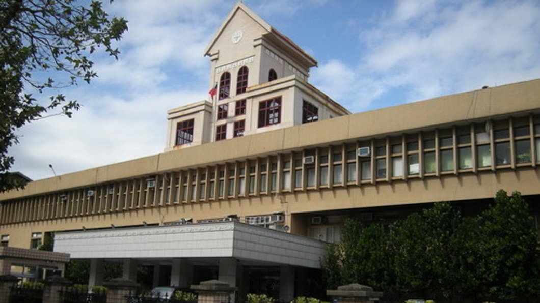 男傳露鳥照把妹　遭2女設局痛毆當眾自瀆