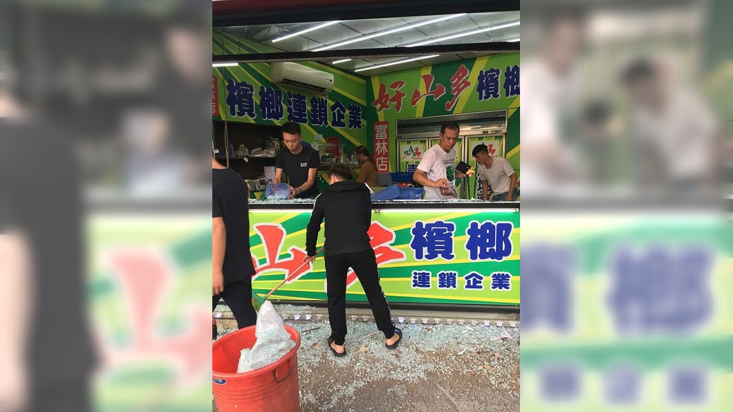 8名黑衣惡煞連砸7間檳榔攤　玻璃門窗全毀