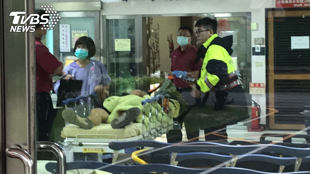 不爽遭碎唸！京華城美食街員工　抓狂怒砍老闆