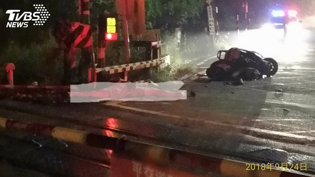 快訊/屏東騎士闖軌撞亡 台鐵逾千旅客延誤