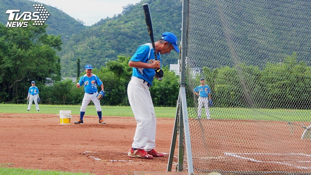 喚醒長輩的野球魂　這支棒球隊夠老才能打