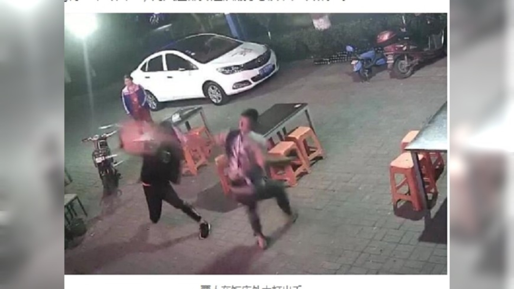 才不要你請!闊男霸氣「幫買單」 竟被痛打到送醫