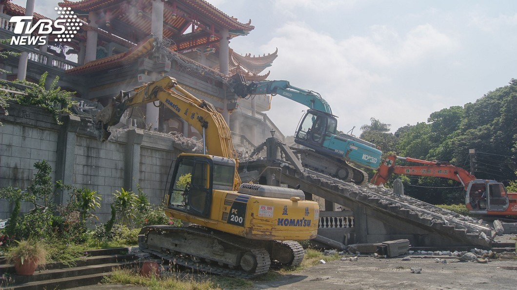 碧雲禪寺違建拆除作業 過程大致平和
