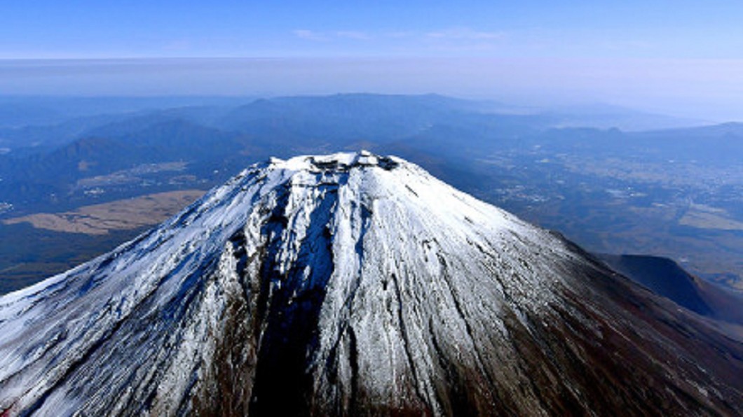 富士山迎來「初冠雪」 比去年早了27天下雪