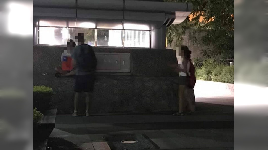 遇聾啞外國人「賣國旗一支100元」 網友集體中招崩潰