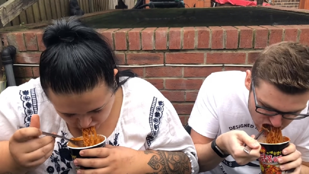 挑戰吃超辣泡麵　她菊花爆血住院躺4天