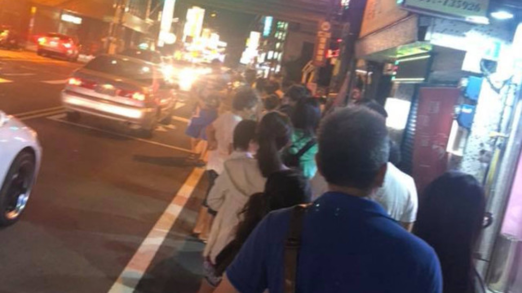 滿滿人潮!竹北老藥房收驚「看時間」 網:這家真的強