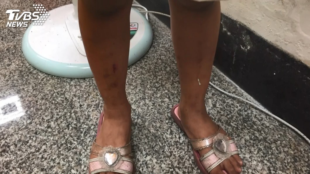 王男不但對女員工的女兒涉嫌性侵虐待,甚至還把她的頭髮剃光、逼她喝尿。(圖/TVBS)