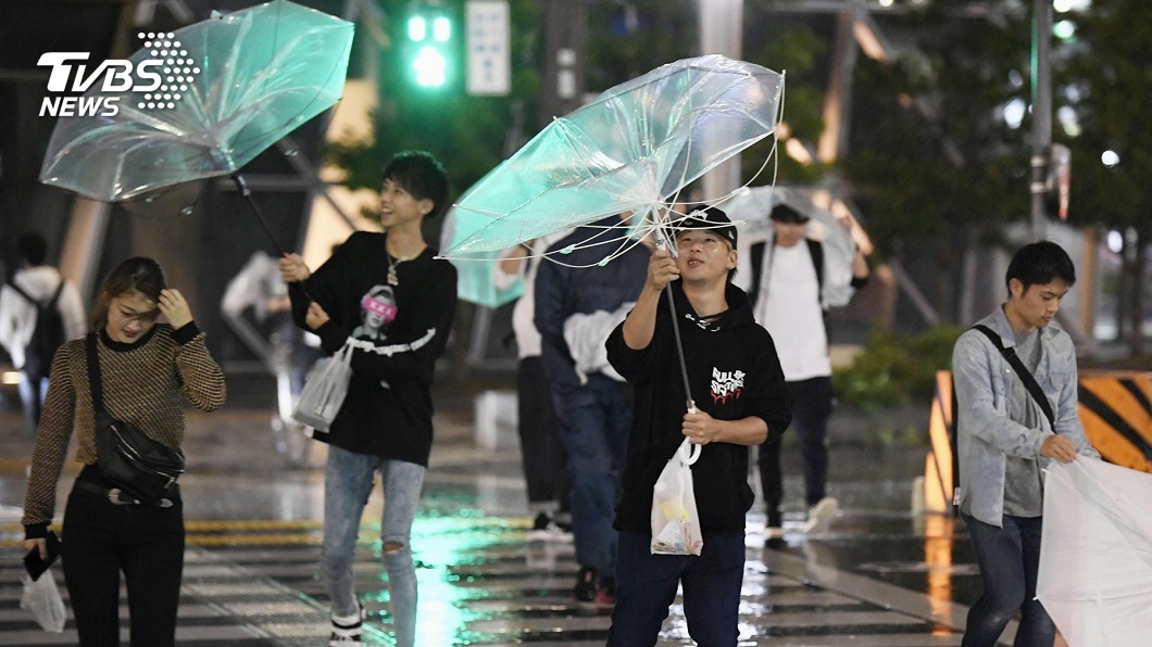 潭美肆虐狂風暴雨 東京JR全停駛交通大打結