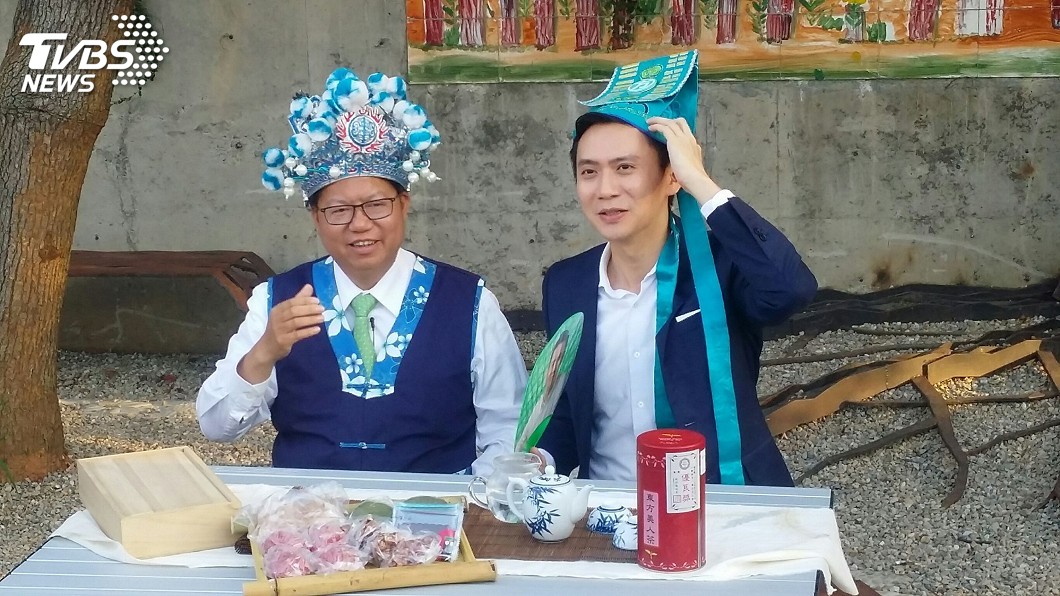 鄭朝方與鄭文燦榕樹下品茗 交流城市經驗