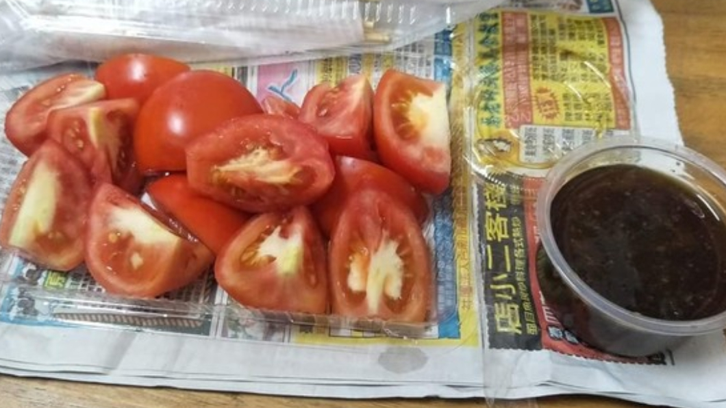 「番茄沾醬油」北部人直呼吃不慣 網狂讚:這樣才絕配