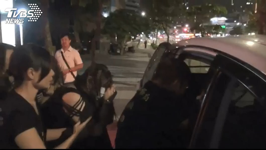狂戰6男「很棒」！性愛趴女主被起底　竟是中文系文青