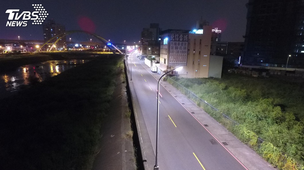 中市府更換近10萬盞LED路燈　省電一億多元