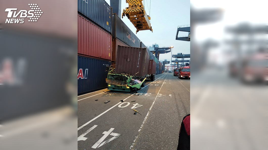 高雄港碼頭吊運貨櫃砸死司機 高市開罰
