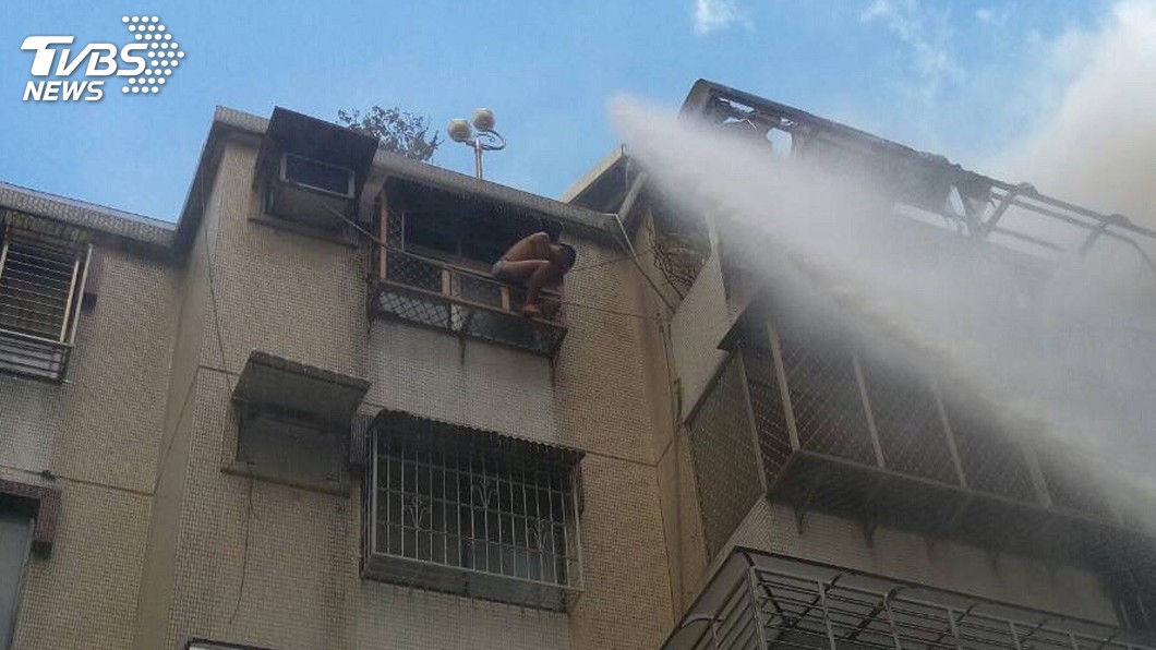 北市士林民宅火災 受困男子獲救送醫