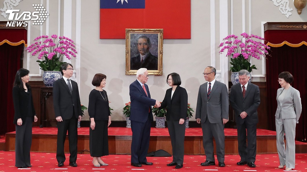張忠謀任APEC代表 蔡總統讚:不二人選