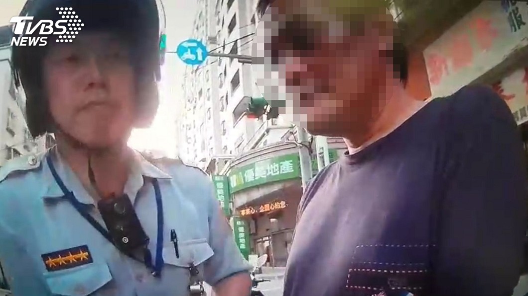自作聰明掛假車牌 毒品通緝犯遭員警逮捕