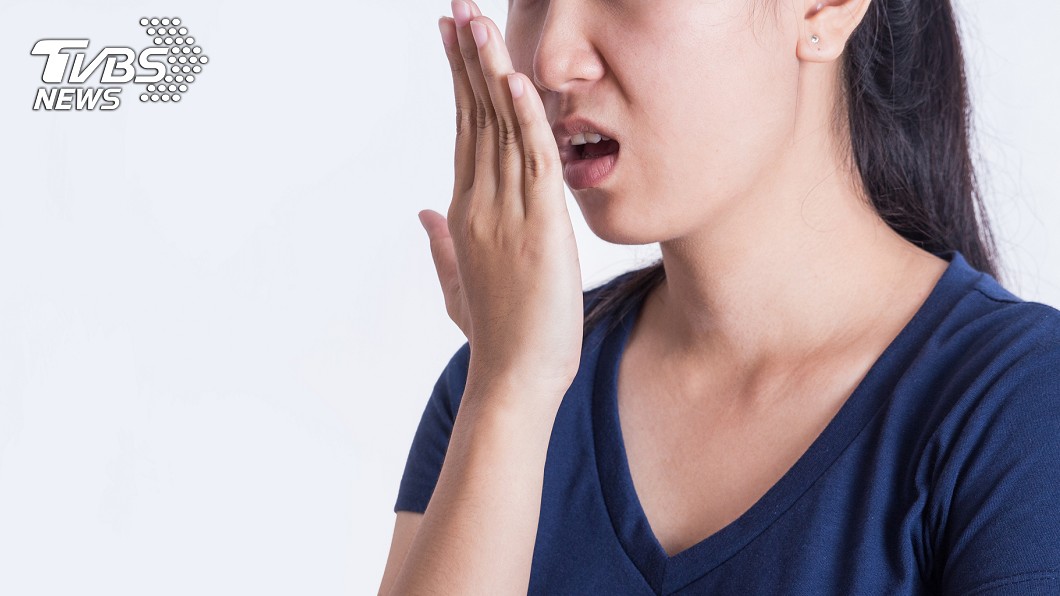 OL簡報被主管嫌嘴臭 就醫一看「食道如餿水」超慘