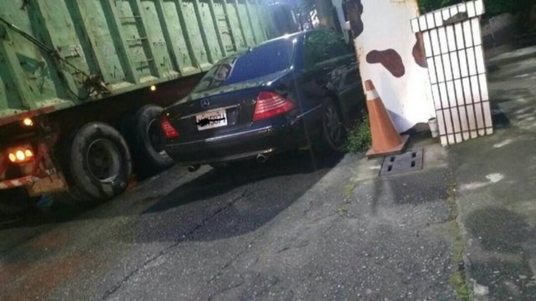 網友表示男子上月才在台南到處敲詐。翻攝自/聯結車 大貨車 大客車 拉拉隊 運輸業 照片影片資訊分享團
