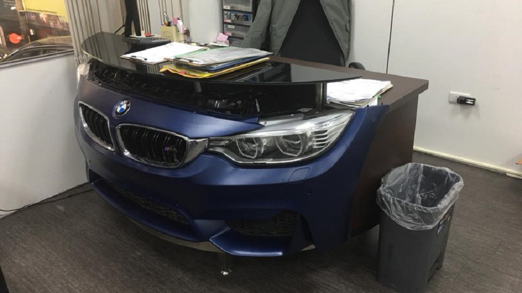 買不起名車!他自製「超兇辦公桌」 網暴動:求訂購