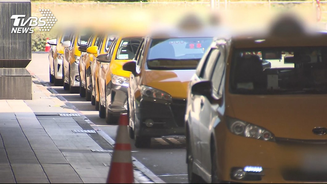 暈車吐行李袋!小黃運將:有味道要收5千 她傻爆眼