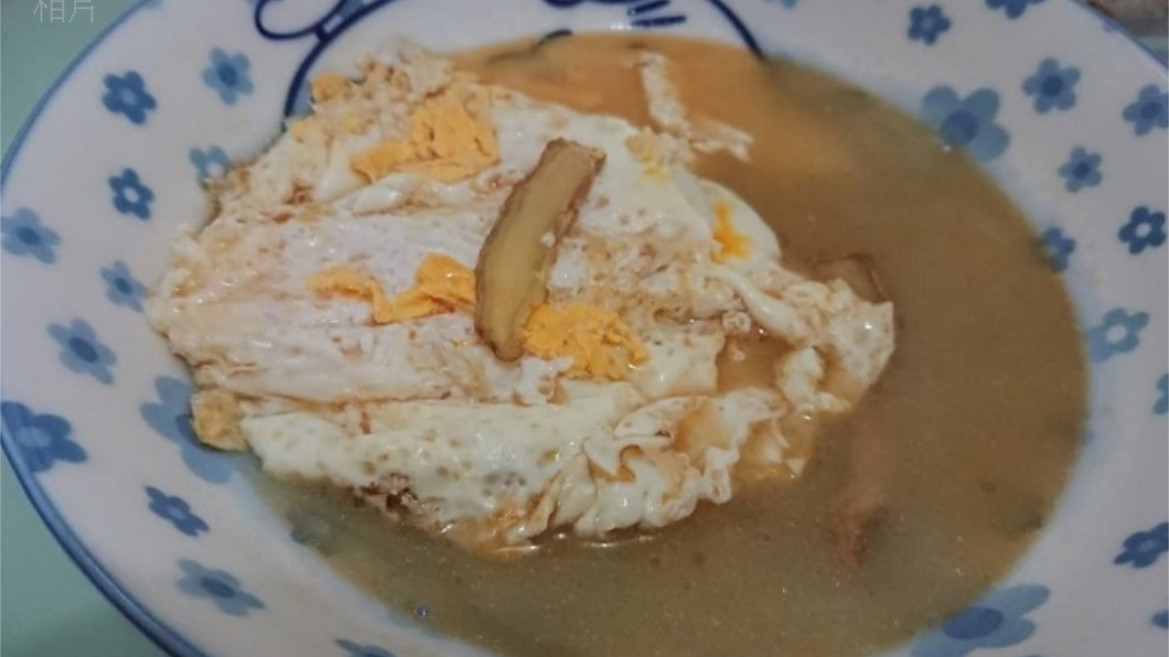 有洋蔥!抱怨「麻油蛋」好辣 卻讓眾人都哭了