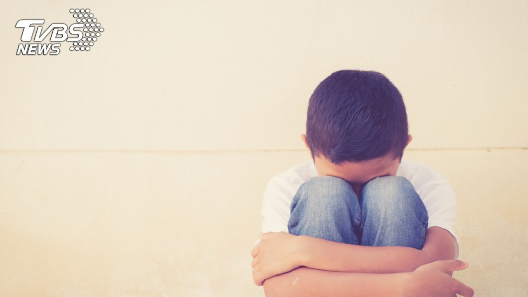 因活潑遭師罵「沒人當你啞巴」　8歲童從此不敢說話！