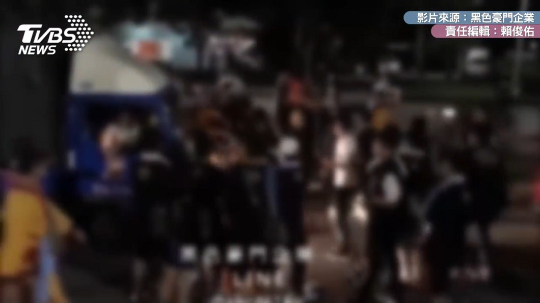 嘉義陣頭內部鬥爭 近百人馬路火爆混戰