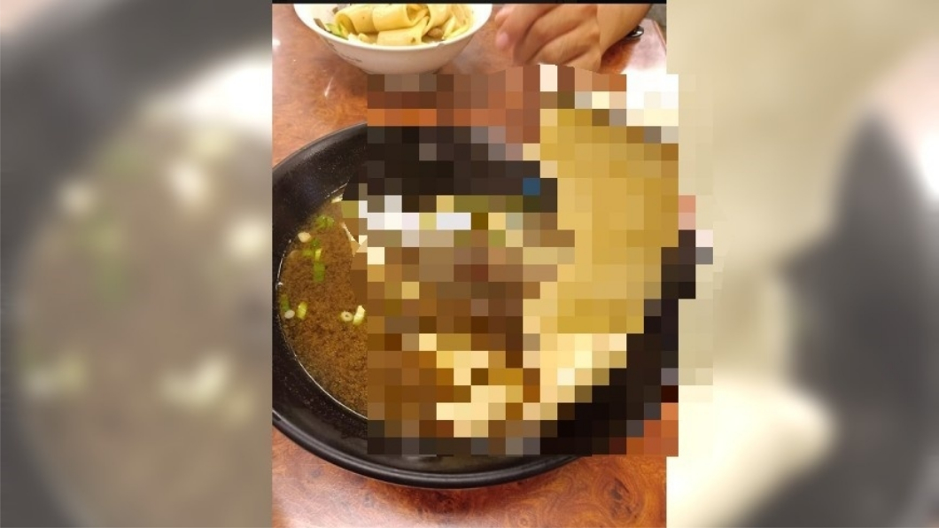 酷!客人點牛肉寬麵 上桌後傻眼:整碗只有「一條麵」