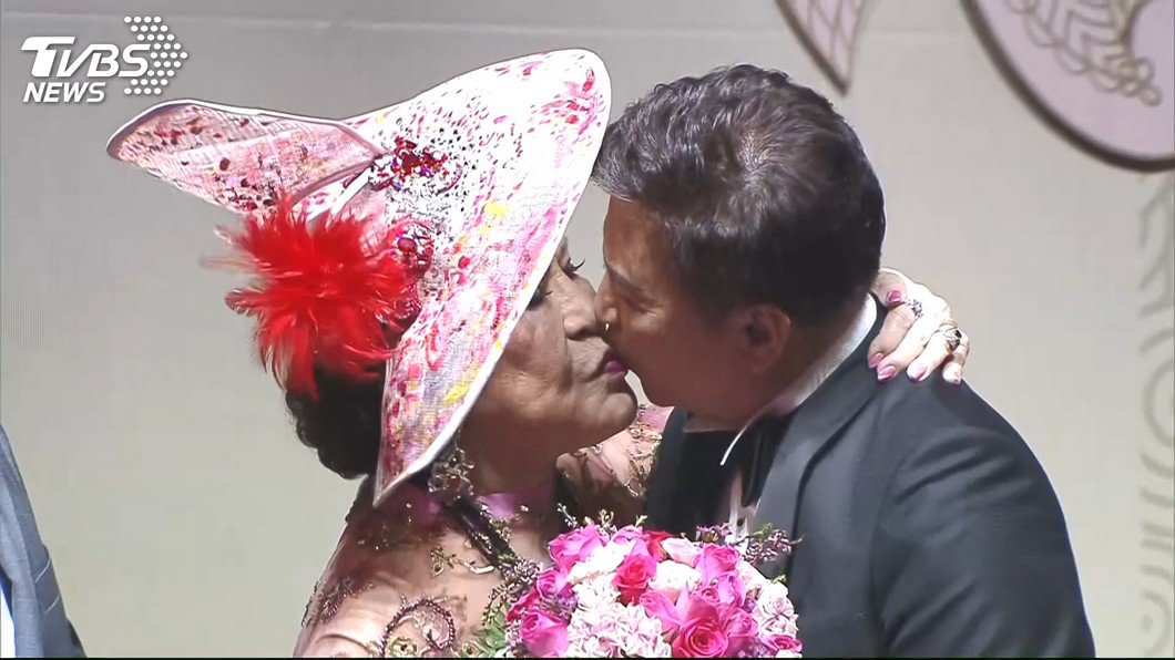 免吃藥超自豪!李朝永腰痛照拚 阿姑羞談「新婚夜」