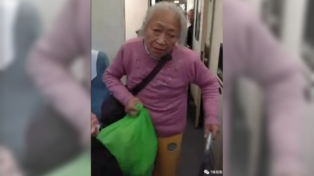 大媽要求讓座不成 惱羞嗆嫩警「想硬上啊!」