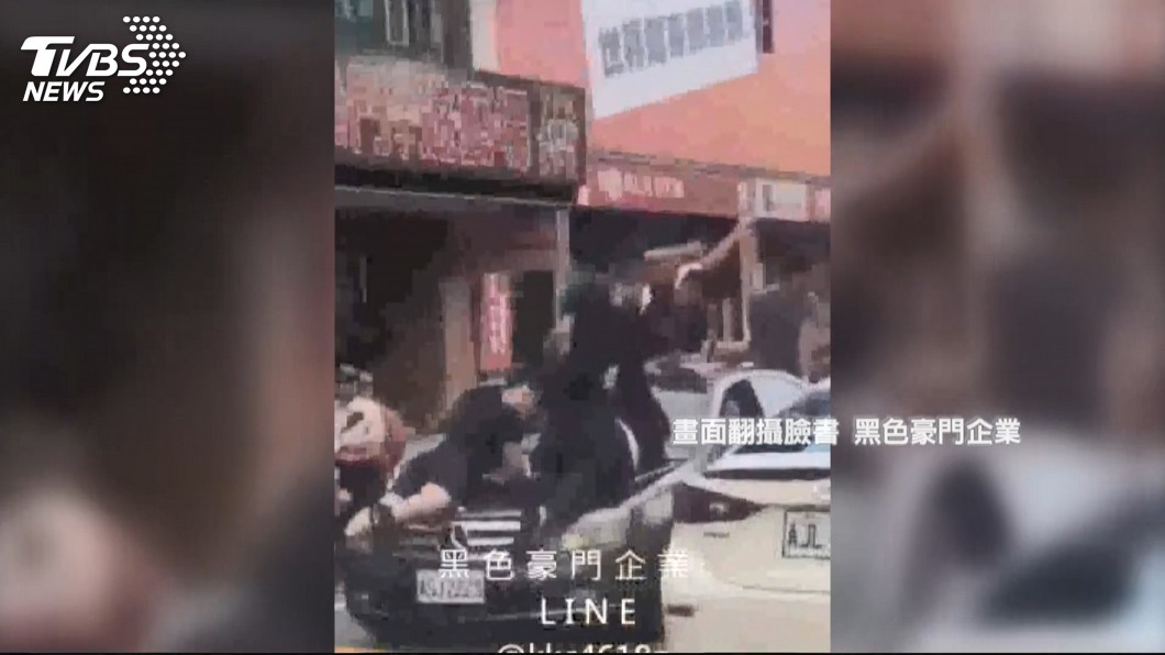 爬車頂、坐引擎蓋喊「凍蒜」 少年模仿掃街拜票