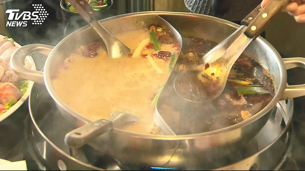 嗑麻辣鍋「近視0度」竟狂飆1千度 外食男送醫險瞎