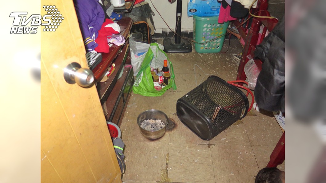16歲打工月賺2萬扛家計　偕母燒炭：生活很痛苦...