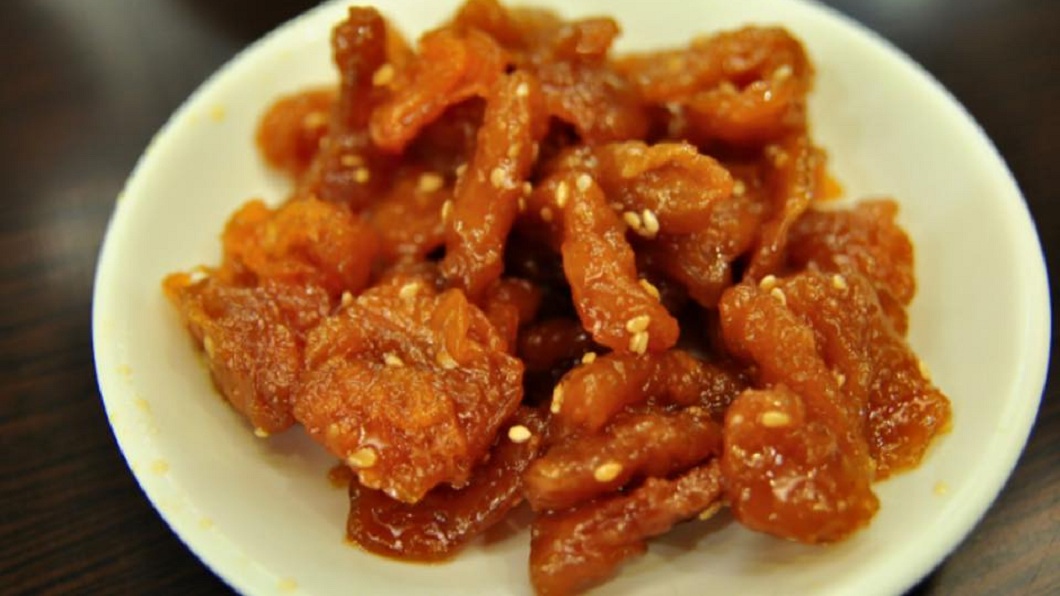 事後有網友解釋,這個食物名叫「豆棗」。(圖/翻攝自爆廢公社)
