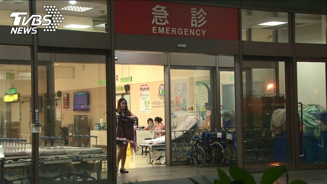 男子事後被送往中國附醫急救。圖／TVBS