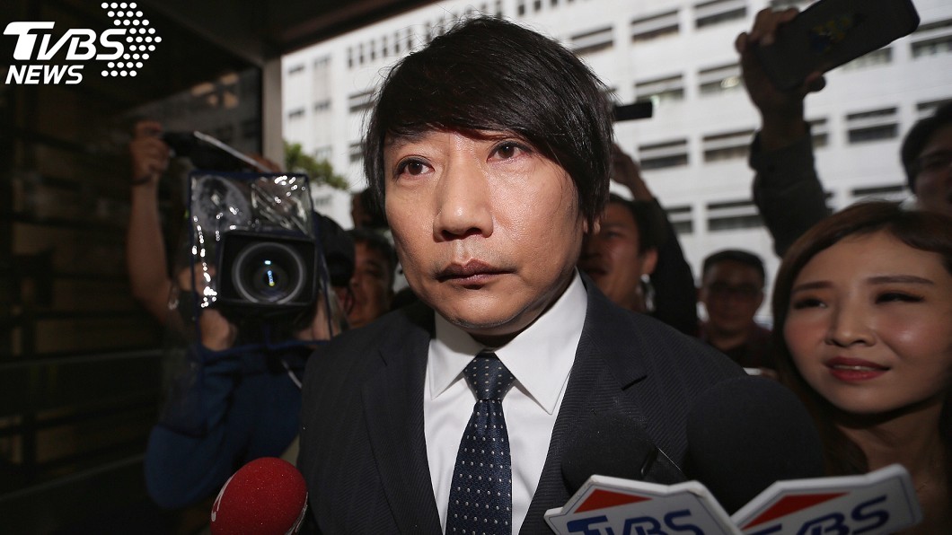 性侵案罪嫌重大恐逃國外　秦偉遭裁定限制出境