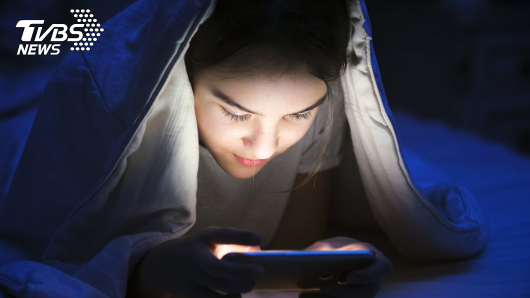 女子狂追7天劇險失明 網笑:哪部劇這麼好看?