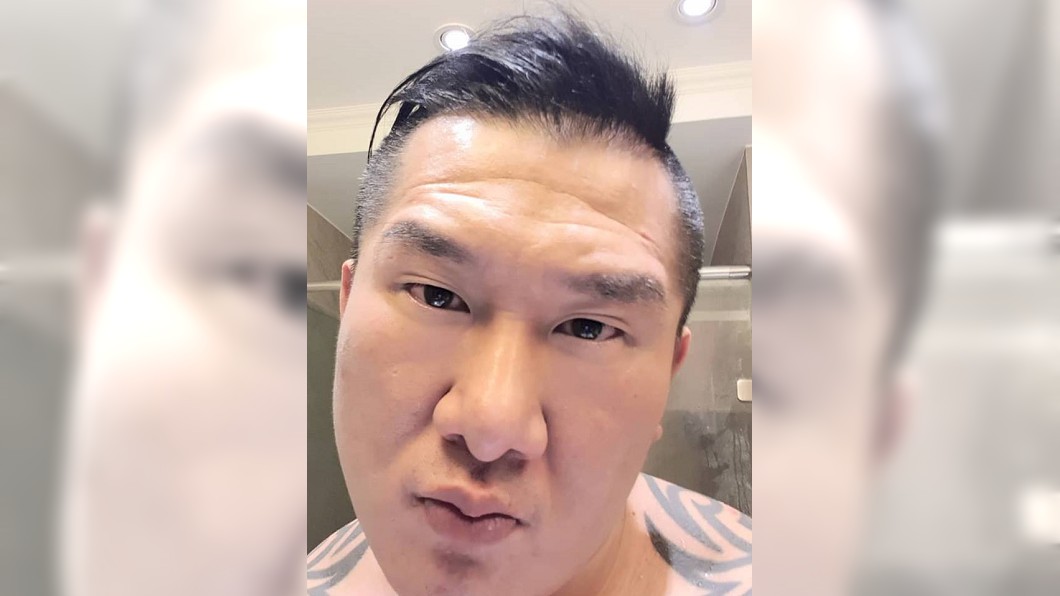 館長唱衰社頭 坦承要賣襪子賺錢