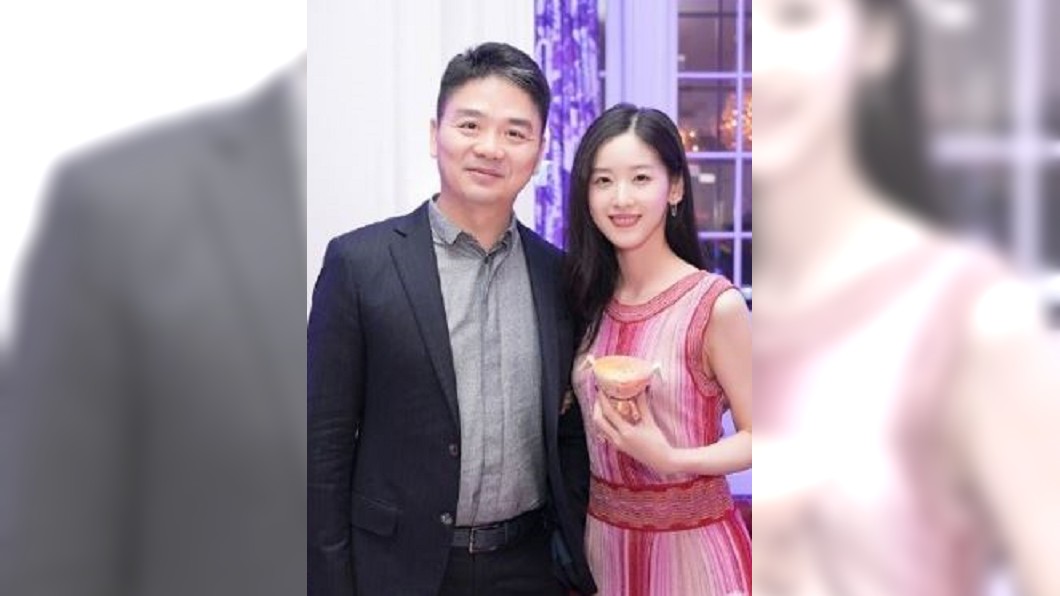 性侵案後首同框 劉強東夫妻現身皇室婚禮