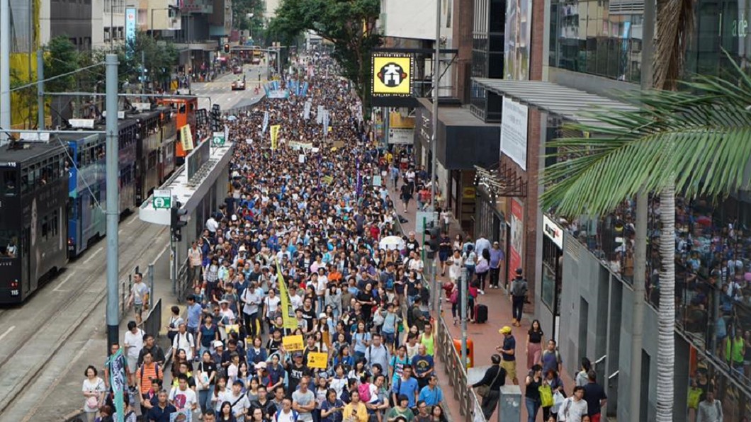 香港人怒了! 近萬人上街抗議填海計畫