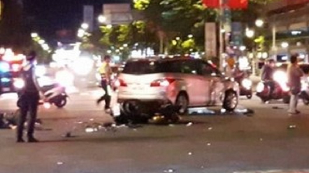 婦駕車左轉未禮讓!男大生撞上顱內出血身亡